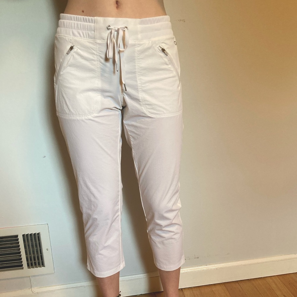 White gap fit capri pants